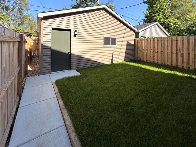 6747 S Langley Avenue, Chicago, IL 60637