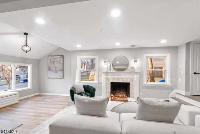 77 Chestnut Dr, Wayne Twp., NJ 07470