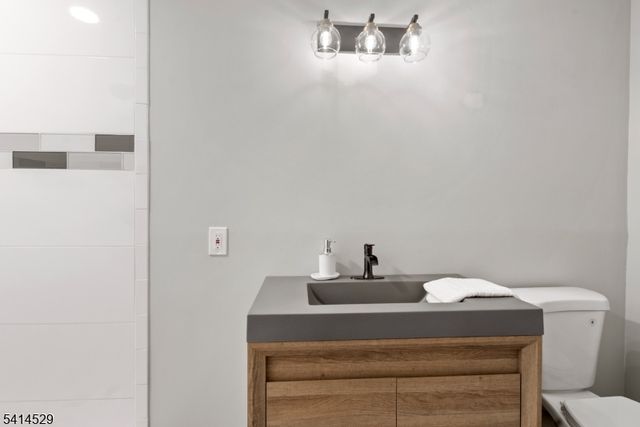 77 Chestnut Dr, Wayne Twp., NJ 07470