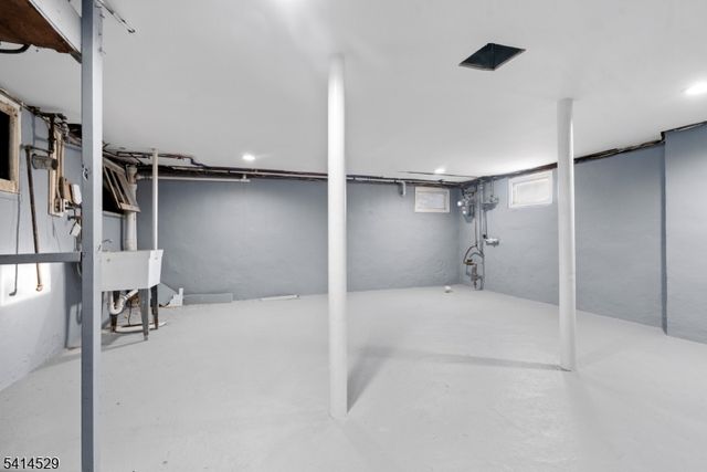 77 Chestnut Dr, Wayne Twp., NJ 07470