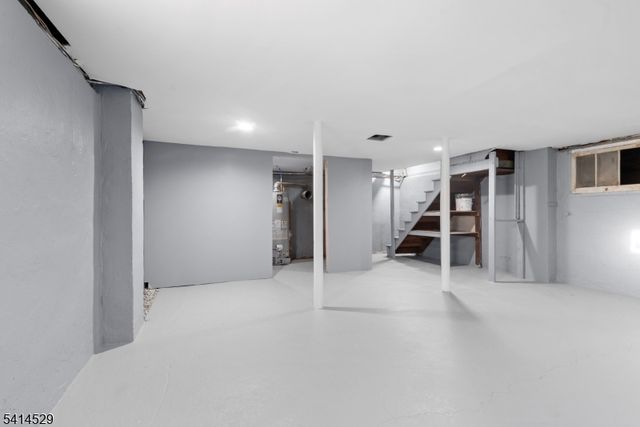 77 Chestnut Dr, Wayne Twp., NJ 07470