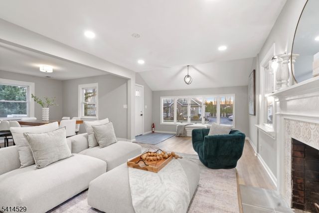 77 Chestnut Dr, Wayne Twp., NJ 07470