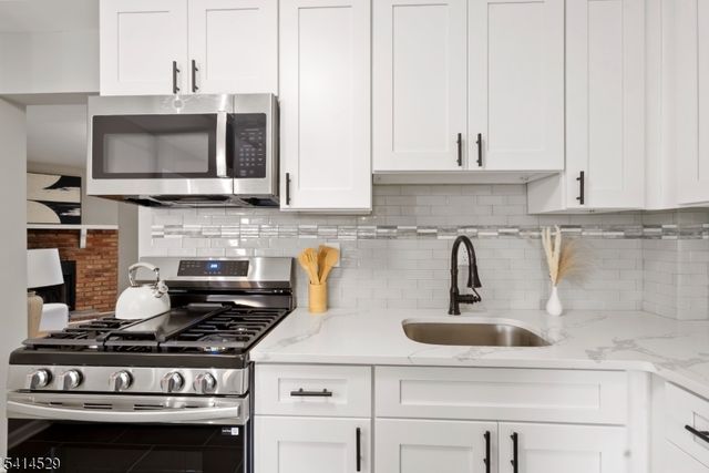 77 Chestnut Dr, Wayne Twp., NJ 07470