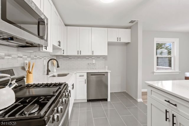 77 Chestnut Dr, Wayne Twp., NJ 07470