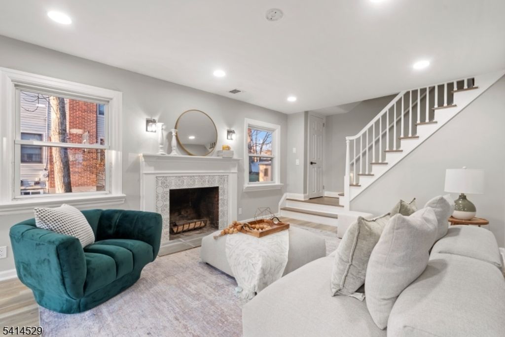 77 Chestnut Dr, Wayne Twp., NJ 07470