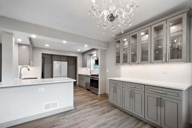 3001 W Chase Avenue, Chicago, IL 60645