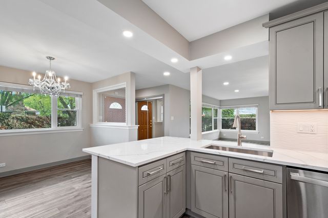 3001 W Chase Avenue, Chicago, IL 60645