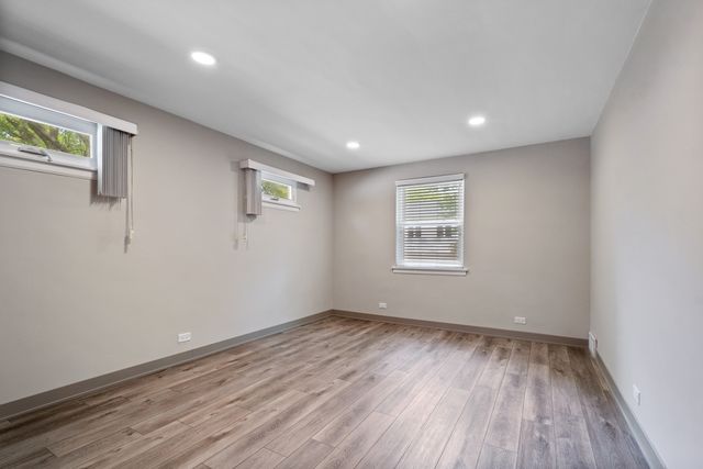 3001 W Chase Avenue, Chicago, IL 60645