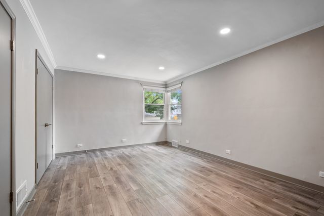 3001 W Chase Avenue, Chicago, IL 60645