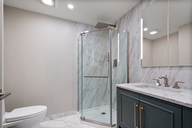 3001 W Chase Avenue, Chicago, IL 60645