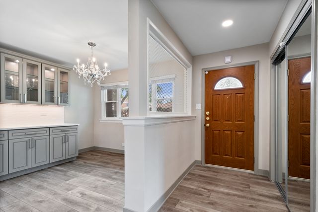 3001 W Chase Avenue, Chicago, IL 60645