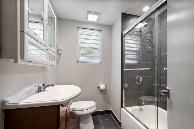 3001 W Chase Avenue, Chicago, IL 60645