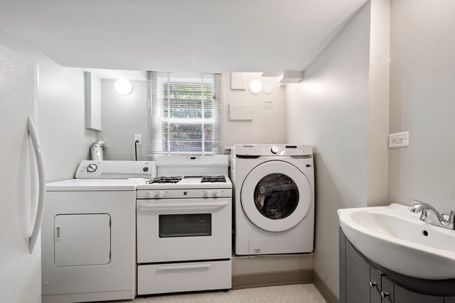 3001 W Chase Avenue, Chicago, IL 60645