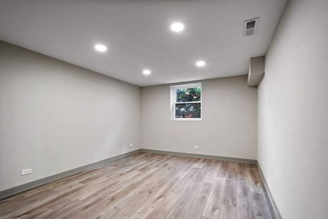 3001 W Chase Avenue, Chicago, IL 60645