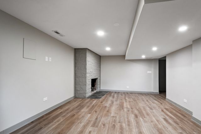 3001 W Chase Avenue, Chicago, IL 60645
