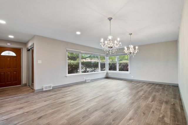 3001 W Chase Avenue, Chicago, IL 60645