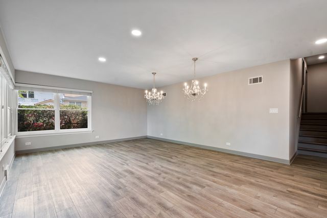 3001 W Chase Avenue, Chicago, IL 60645