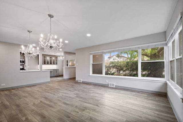 3001 W Chase Avenue, Chicago, IL 60645