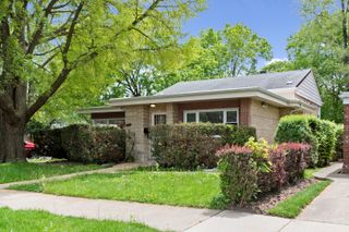 3001 W Chase Avenue, Chicago, IL 60645