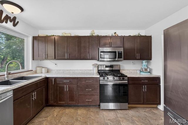 10809 Ridgecrest Drive, St Ann, MO 63074