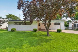 10809 Ridgecrest Drive, St Ann, MO 63074