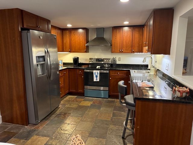 26 Summer 4, Marblehead, MA 01945