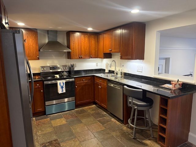 26 Summer 4, Marblehead, MA 01945