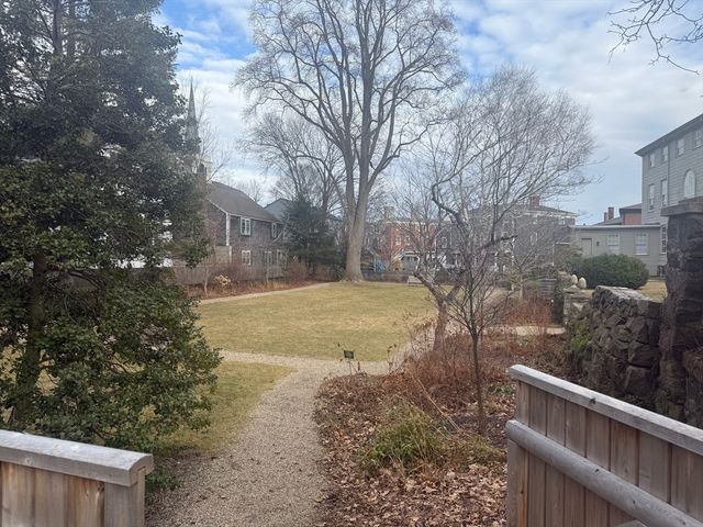 26 Summer 4, Marblehead, MA 01945