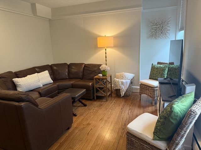 26 Summer 4, Marblehead, MA 01945