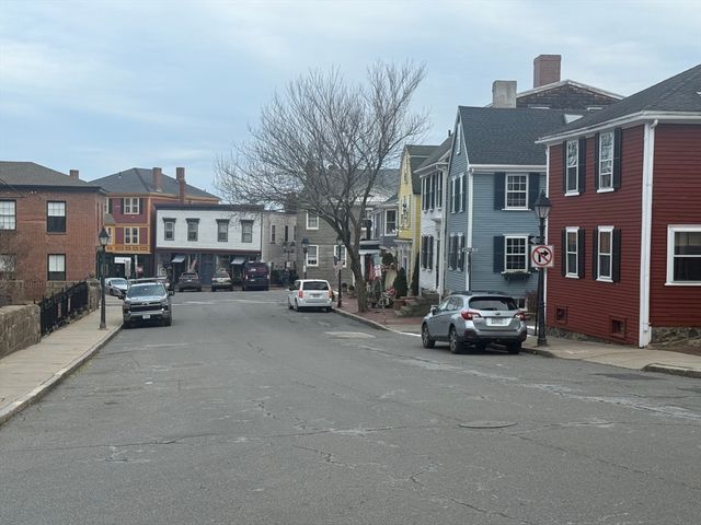 26 Summer 4, Marblehead, MA 01945