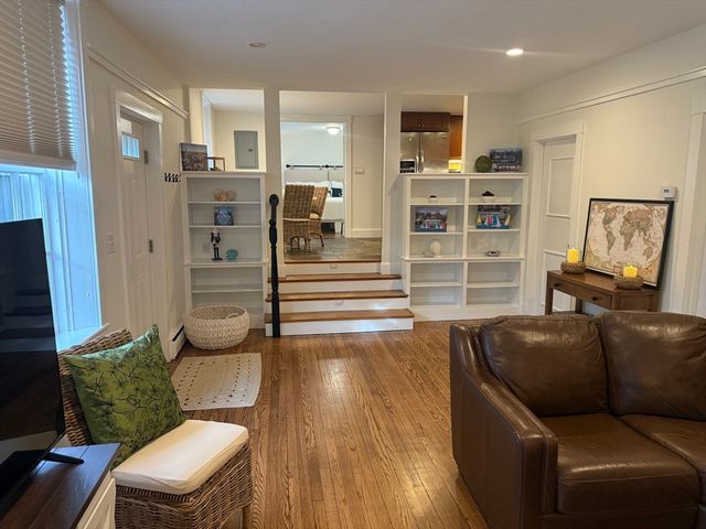 26 Summer 4, Marblehead, MA 01945