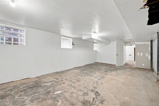 39 Cedarhurst Place, Detroit, MI 48203