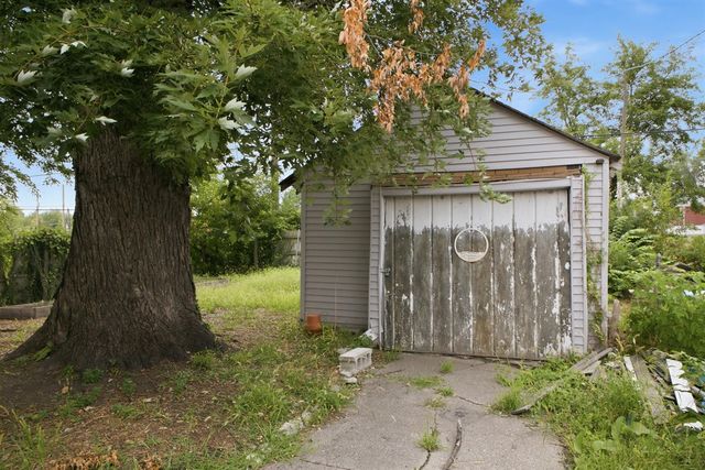 39 Cedarhurst Place, Detroit, MI 48203