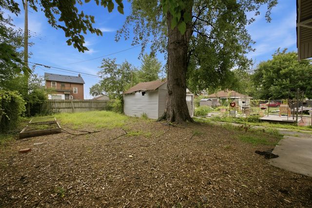 39 Cedarhurst Place, Detroit, MI 48203