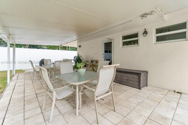 3655 SW 17th St, Miami, FL 33145