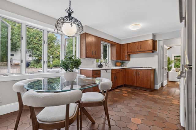 12 Grantland Rd, Wellesley, MA 02481