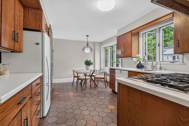 12 Grantland Rd, Wellesley, MA 02481