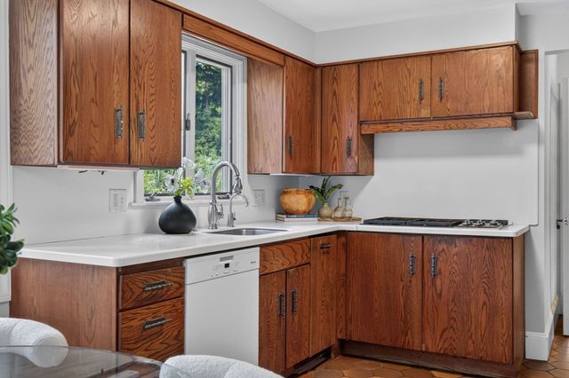 12 Grantland Rd, Wellesley, MA 02481