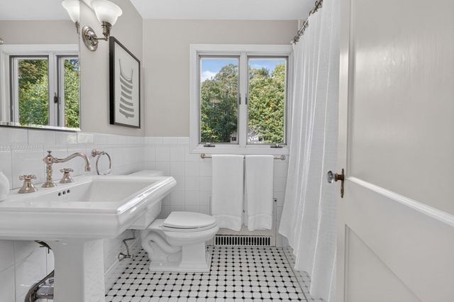 12 Grantland Rd, Wellesley, MA 02481