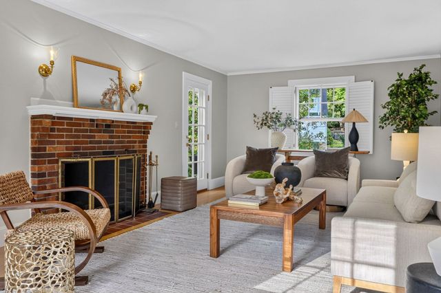 12 Grantland Rd, Wellesley, MA 02481