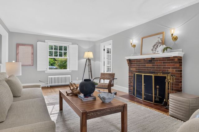 12 Grantland Rd, Wellesley, MA 02481