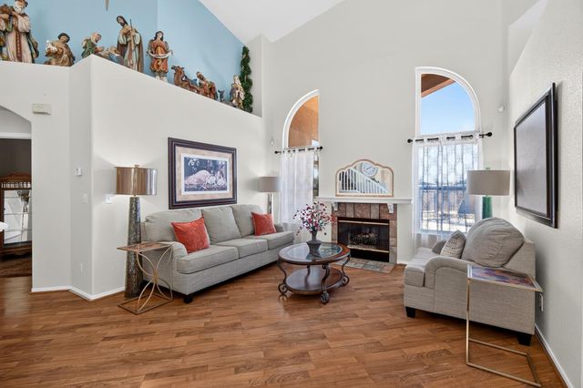 1824 Aberdeen Ct, Manteca, CA 95337
