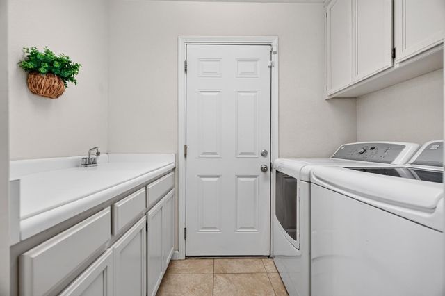 1824 Aberdeen Ct, Manteca, CA 95337