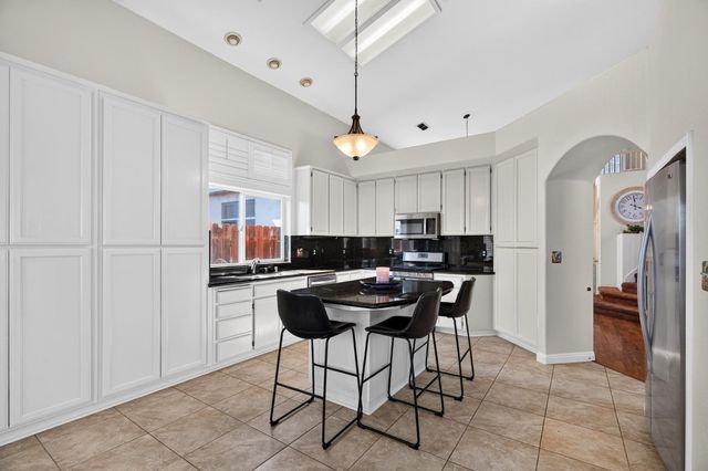 1824 Aberdeen Ct, Manteca, CA 95337