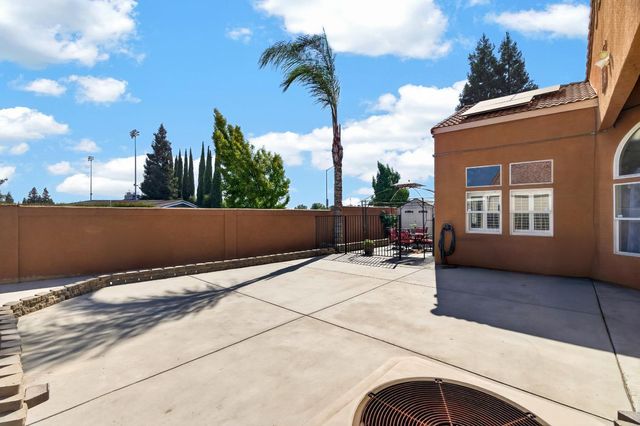 1824 Aberdeen Ct, Manteca, CA 95337