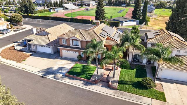 1824 Aberdeen Ct, Manteca, CA 95337