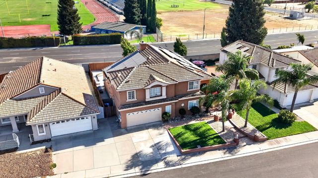1824 Aberdeen Ct, Manteca, CA 95337