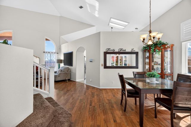 1824 Aberdeen Ct, Manteca, CA 95337