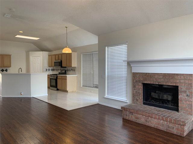 4725 Park Bend Drive, Fort Worth, TX 76137