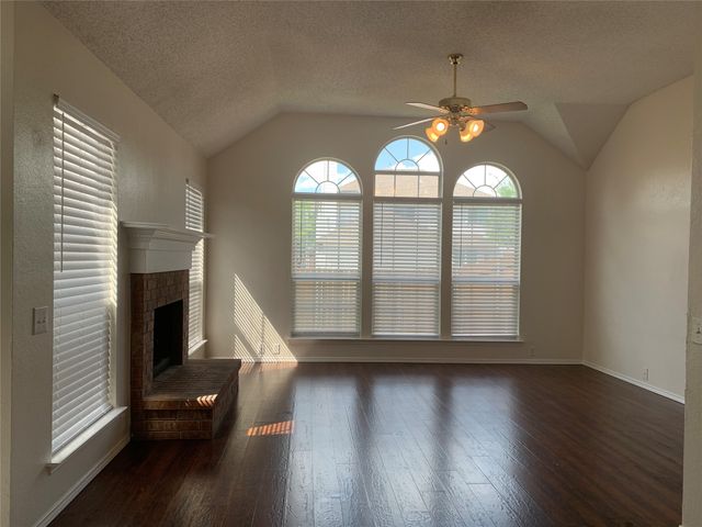 4725 Park Bend Drive, Fort Worth, TX 76137